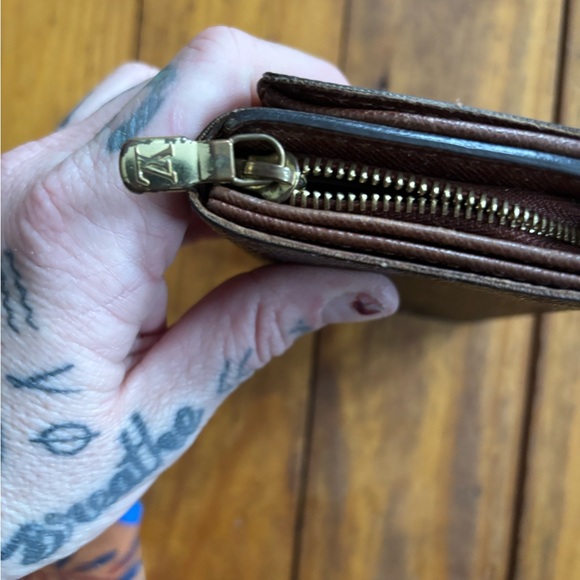 Louis Vuitton wallet - Picture 2 of 6